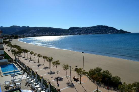 Holidays Penthouse Vues Panoramiques Sur Le Port Naval,Un Sejour Elegant Assure " Wifi Parquing Gratuit Roses Exterior foto